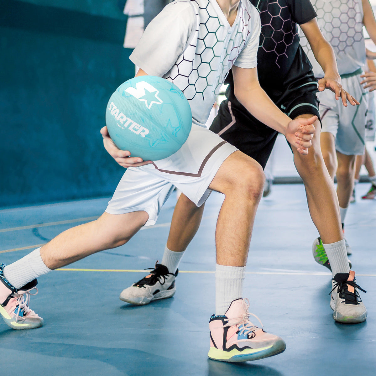 STARTER Rubber Basketball – Outdoor Grip with Pump, Size 7